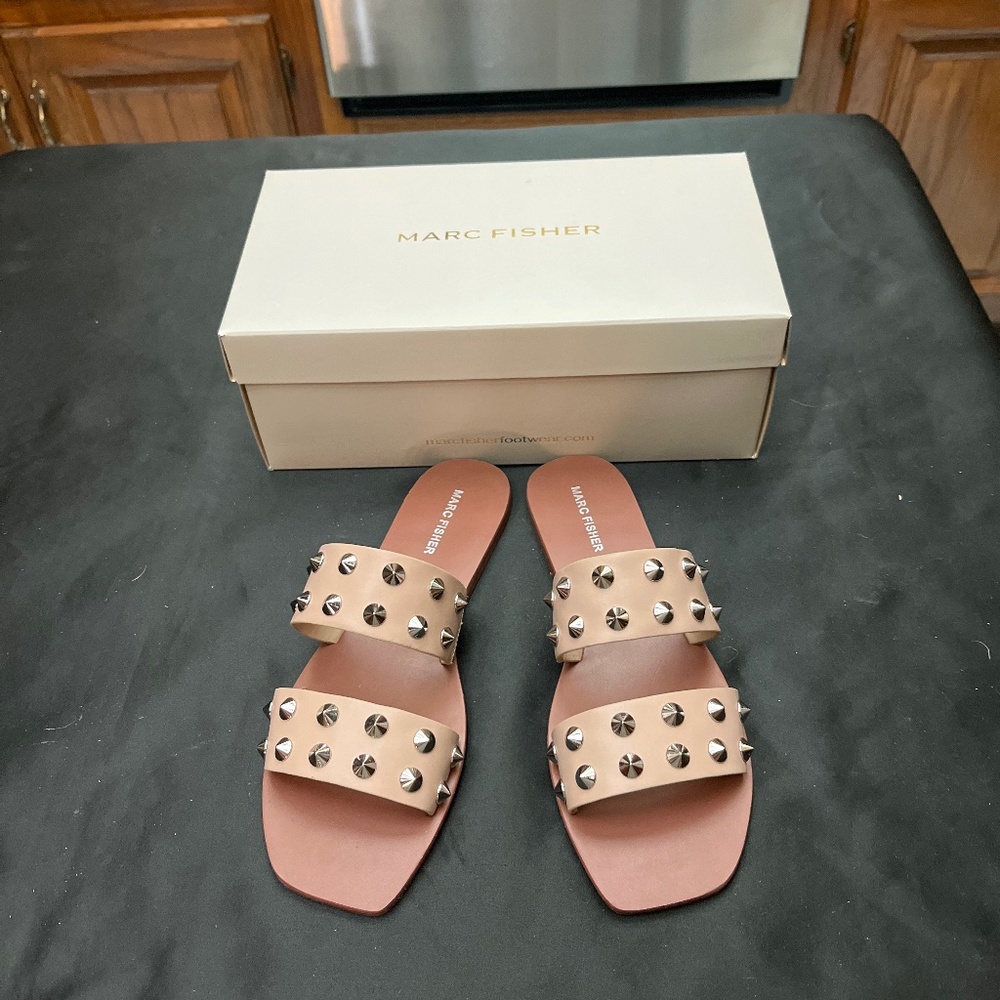 Like New Marc Fisher Taupe Color “Bolivian” Slides.  Sz. 10 M.